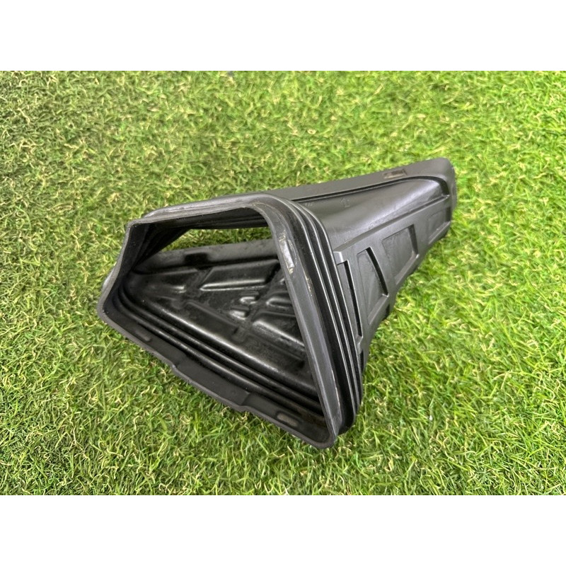 Патрубок воздушного фильтра (впускная система) AUDI Q5 8R 2012 3.2 8R0129739