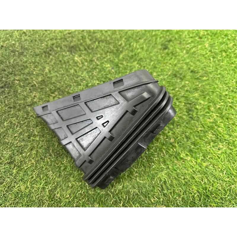 Патрубок воздушного фильтра (впускная система) AUDI Q5 8R 2012 3.2 8R0129739