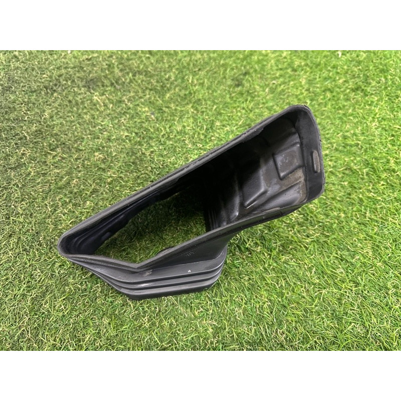 Патрубок воздушного фильтра (впускная система) AUDI Q5 8R 2012 3.2 8R0129739