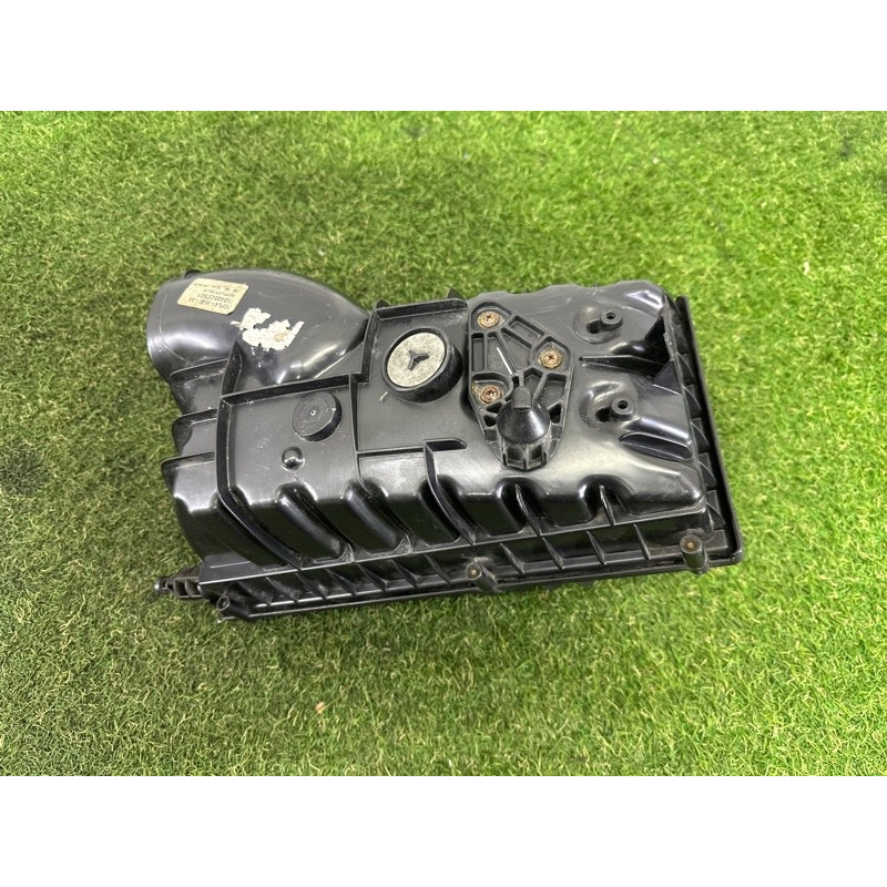 Корпус воздушного фильтра (впускная система) LAND ROVER Range Rover L405 2016 5.0 LR071028