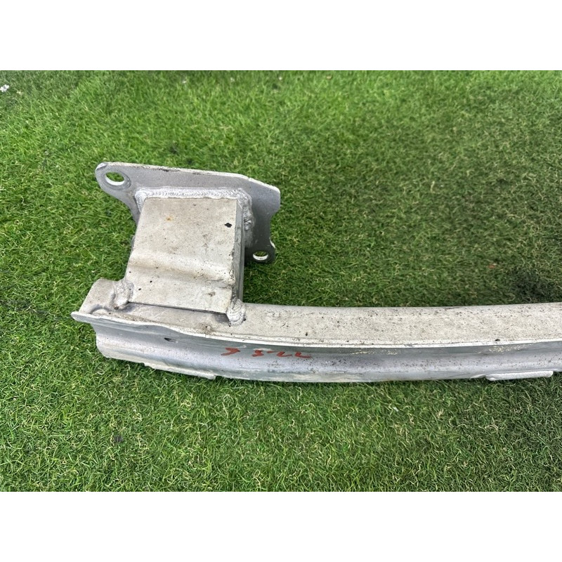 Усилитель бампера (наружные элементы кузова) AUDI A4 B9 2017 2.0 TFSI 8W0807309A