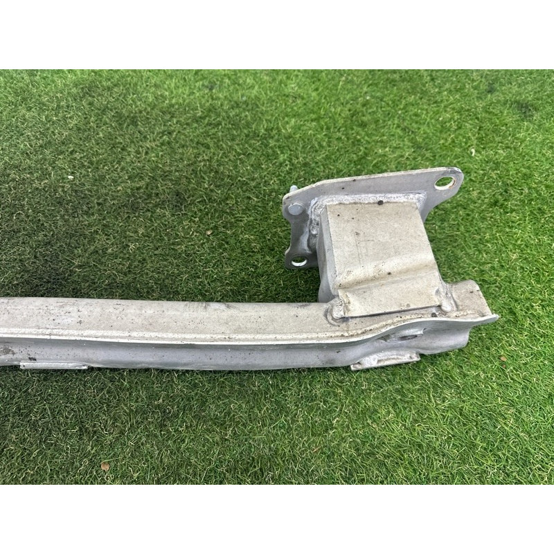 Усилитель бампера (наружные элементы кузова) AUDI A4 B9 2017 2.0 TFSI 8W0807309A