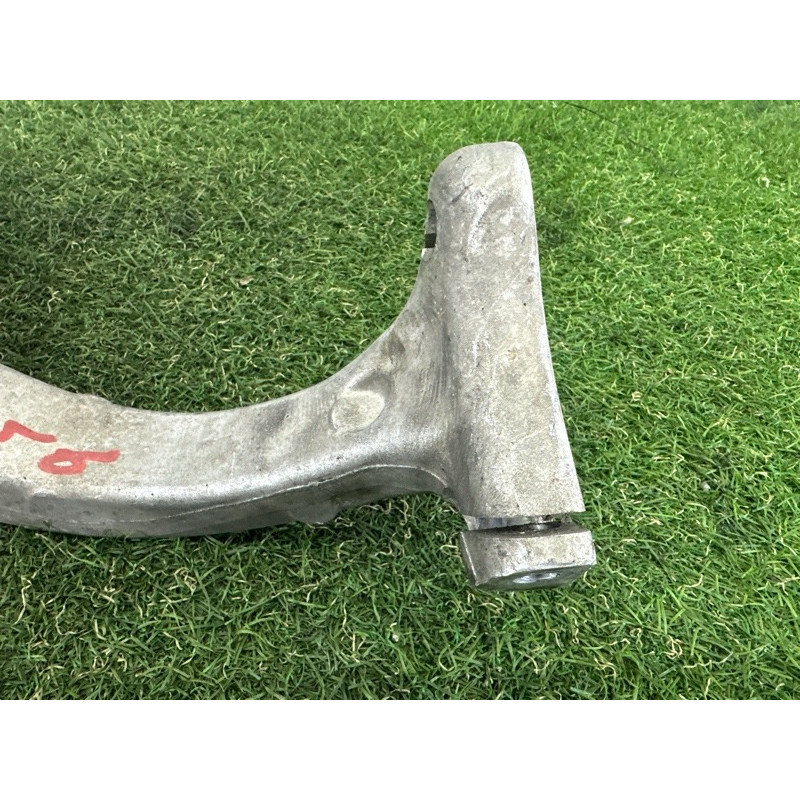 Поворотный кулак (подвеска) AUDI A4 B9 2017 2.0 TFSI 8W0407253F