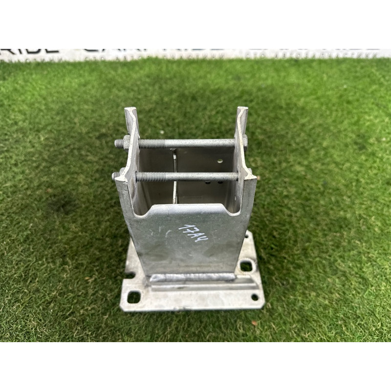 Кронштейн усилителя бампера (стекла и зеркала) AUDI A4 B8 2014 2.0 TFSI 8K0807133D