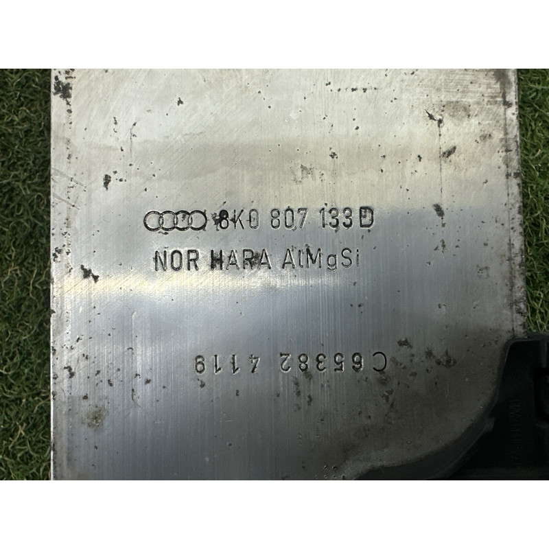 Кронштейн усилителя бампера (стекла и зеркала) AUDI A4 B8 2014 2.0 TFSI 8K0807133D