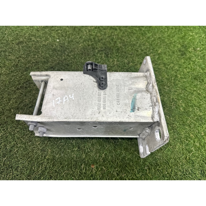 Кронштейн усилителя бампера (стекла и зеркала) AUDI A4 B8 2014 2.0 TFSI 8K0807134D