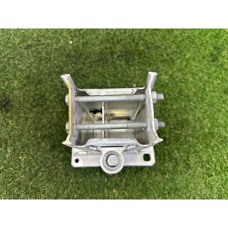 Кронштейн усилителя бампера (стекла и зеркала) AUDI A4 B8 2014 2.0 TFSI 8K0807134D