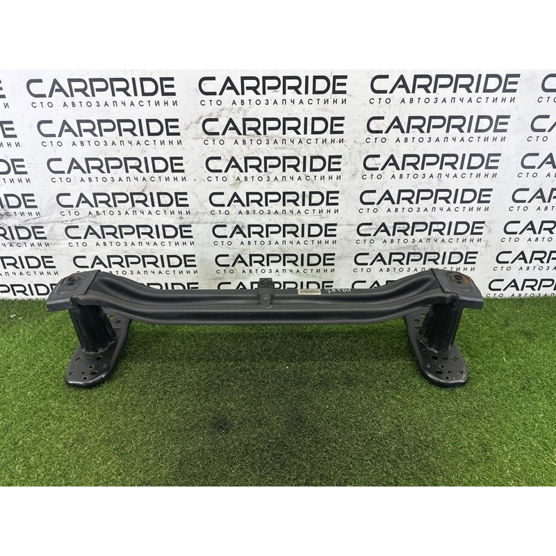 Усилитель бампера (наружные элементы кузова) Volkswagen Touareg NF 2013 3.6 7P0807109D