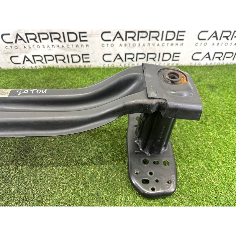 Усилитель бампера (наружные элементы кузова) Volkswagen Touareg NF 2013 3.6 7P0807109D