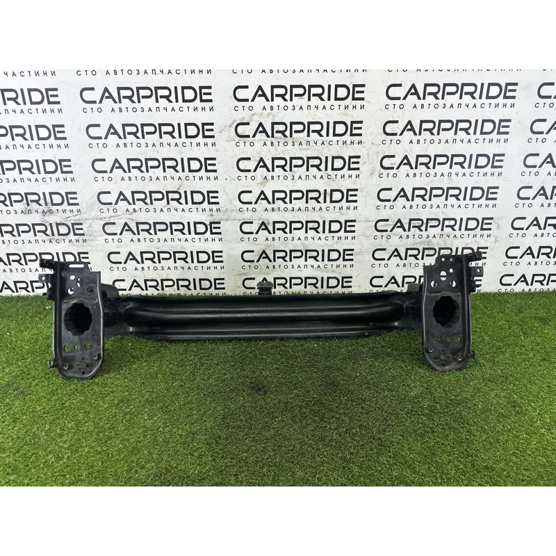 Усилитель бампера (наружные элементы кузова) Volkswagen Touareg NF 2013 3.6 7P0807109D