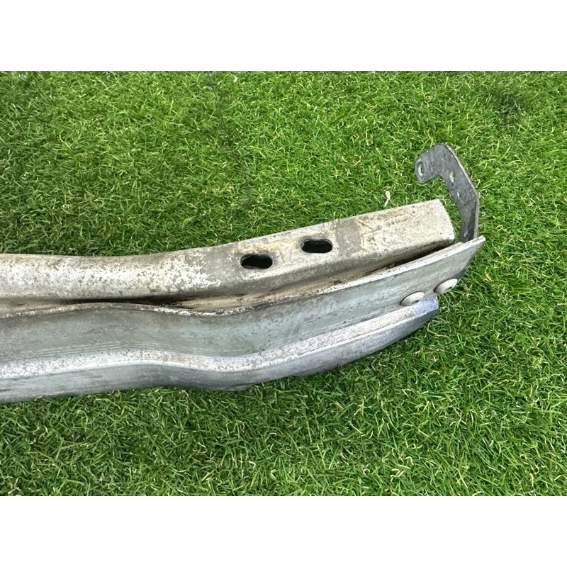 Усилитель бампера (наружные элементы кузова) AUDI Q5 8R 2012 3.2 8R0807113B