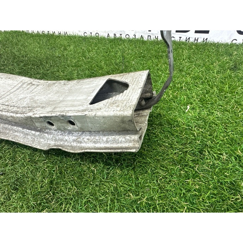 Усилитель бампера (наружные элементы кузова) AUDI Q5 8R 2012 3.2 8R0807113B