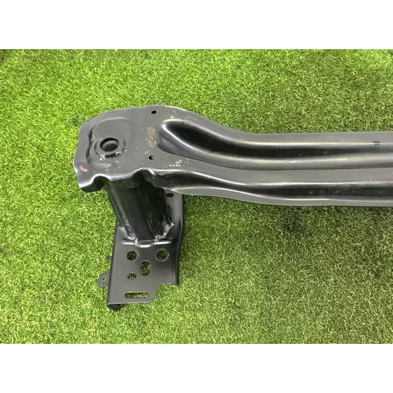 Усилитель бампера (наружные элементы кузова) Volkswagen Touareg NF 2011 3.6 7P0807109B