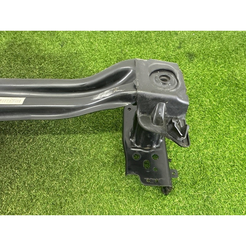 Усилитель бампера (наружные элементы кузова) Volkswagen Touareg NF 2011 3.6 7P0807109B