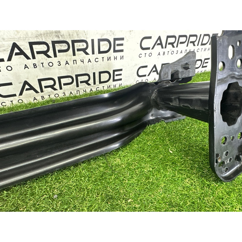 Усилитель бампера (наружные элементы кузова) Volkswagen Touareg NF 2011 3.6 7P0807109B