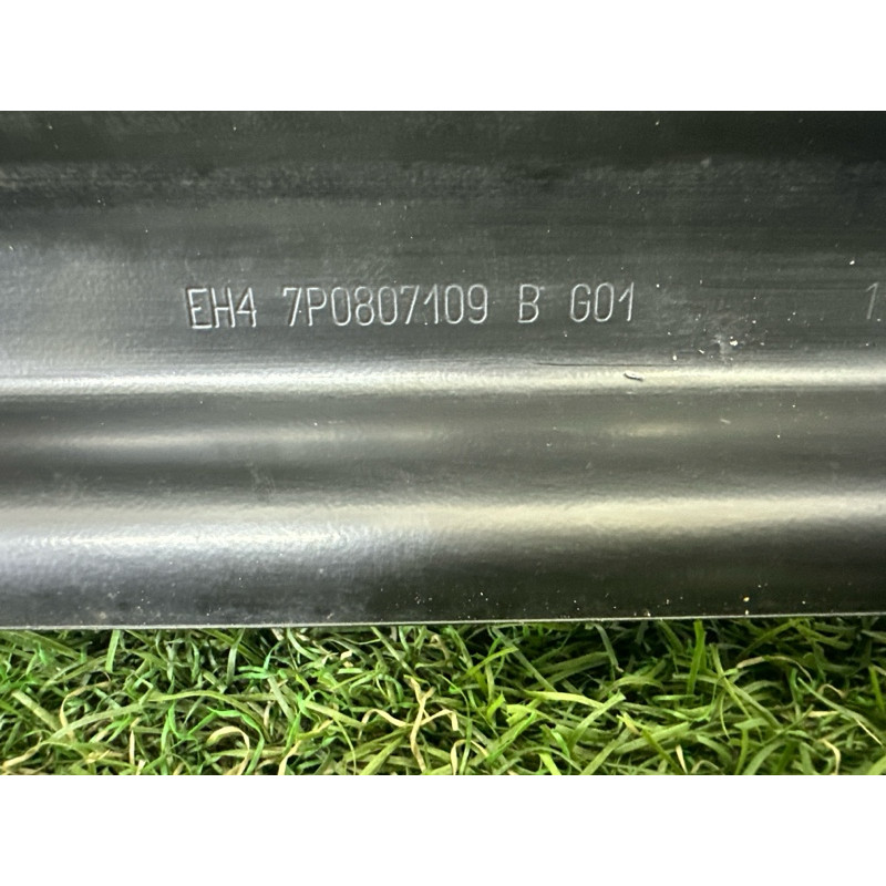 Усилитель бампера (наружные элементы кузова) Volkswagen Touareg NF 2011 3.6 7P0807109B