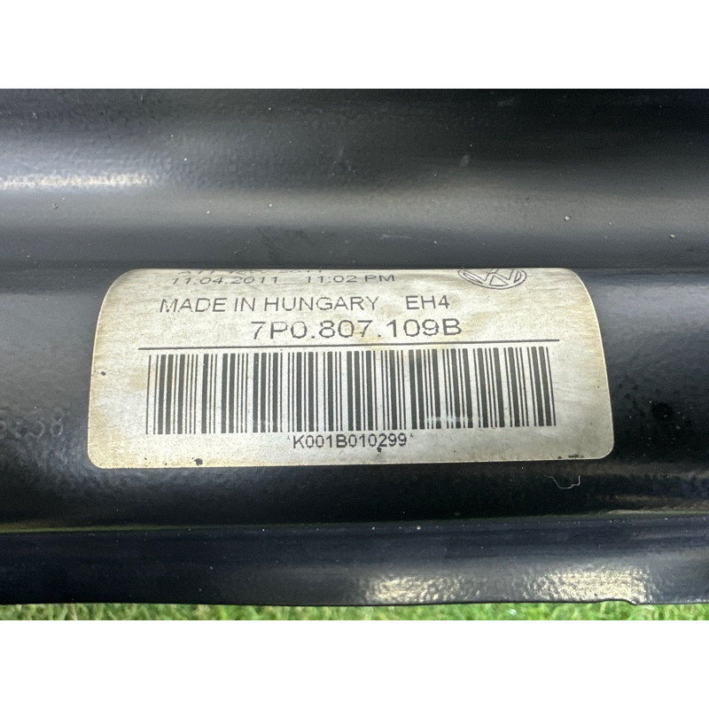 Усилитель бампера (наружные элементы кузова) Volkswagen Touareg NF 2011 3.6 7P0807109B