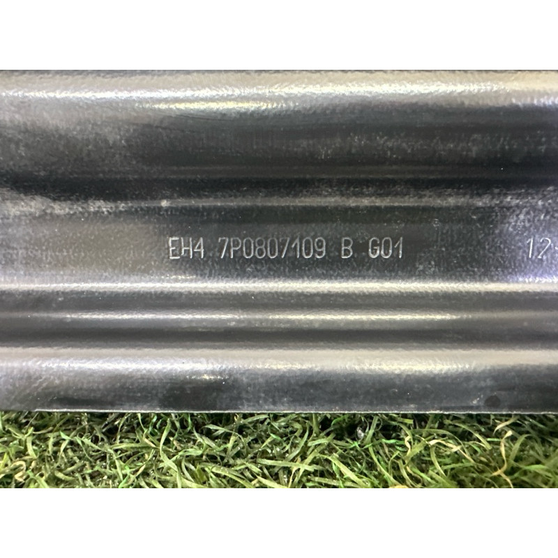 Усилитель бампера (наружные элементы кузова) Volkswagen Touareg NF 2013 3.0 Hybrid 7P0807109D