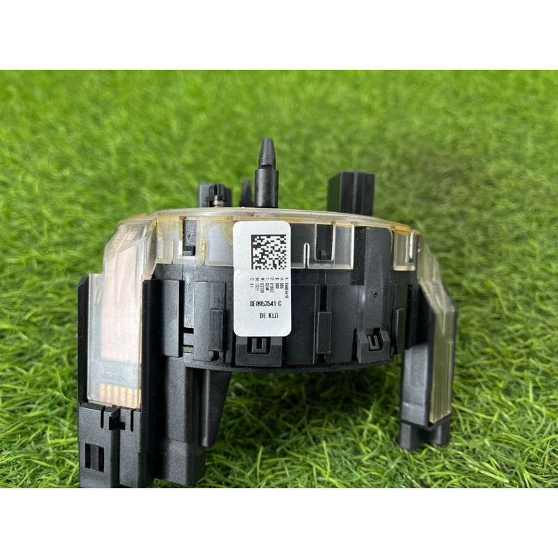 Подрулевой шлейф (электрика) AUDI A4 B6 2.4BDV 8E0953541E