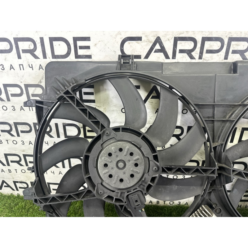 Вентилятор охлаждения радиатора (система охлаждения) AUDI Q5 8R 2012 3.2 8K0121207A