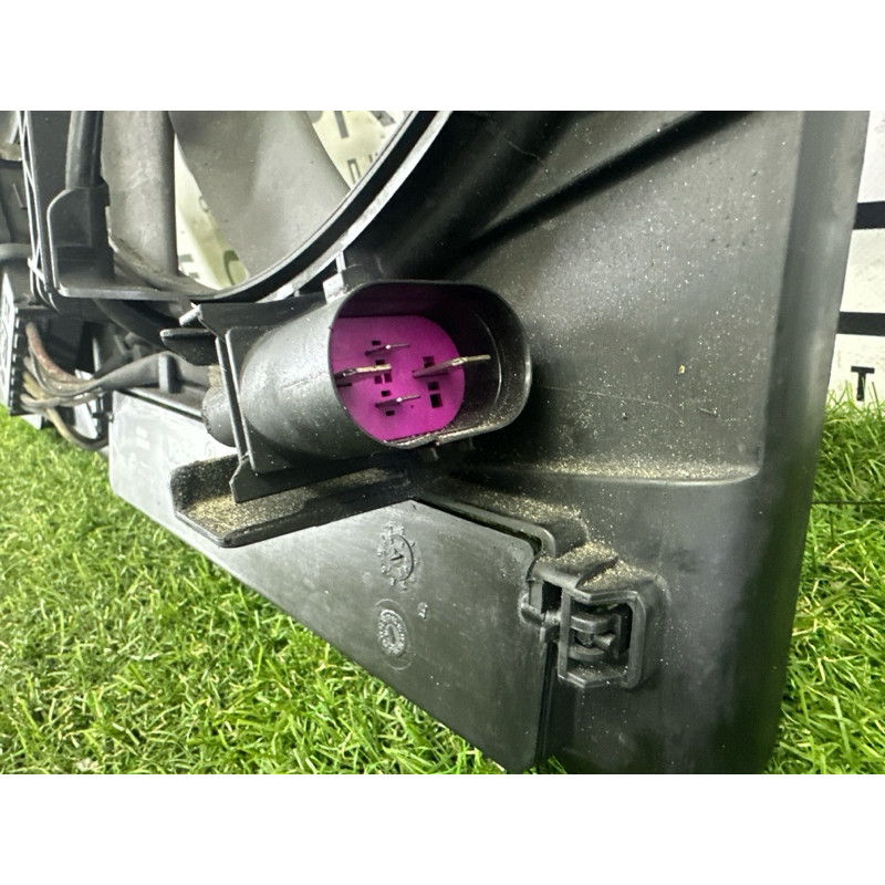 Вентилятор охлаждения радиатора (система охлаждения) AUDI Q5 8R 2012 3.2 8K0121207A