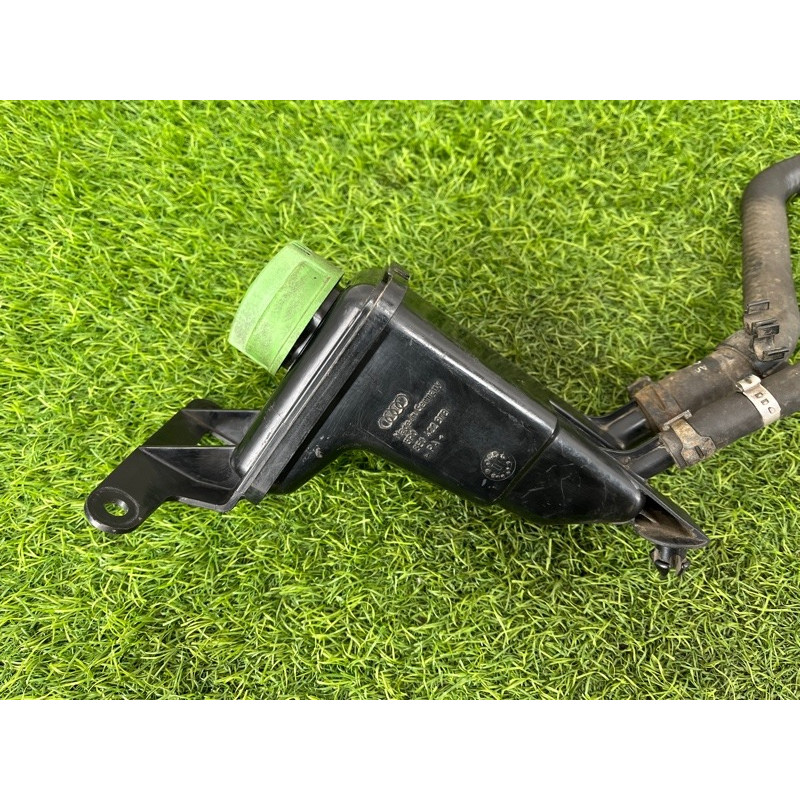 Бачок гидроусилителя (рулевое управление) AUDI A4 B6 2.4BDV 8E0422371B