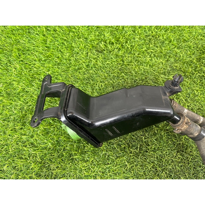 Бачок гидроусилителя (рулевое управление) AUDI A4 B6 2.4BDV 8E0422371B