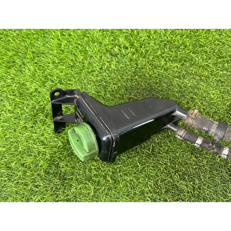 Бачок гидроусилителя (рулевое управление) AUDI A4 B6 2.4BDV 8E0422371B