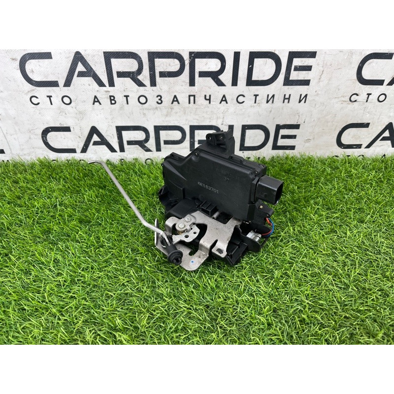 Замок двери (кузов и элементы) AUDI A4 B6 2.4BDV 8E1837016C