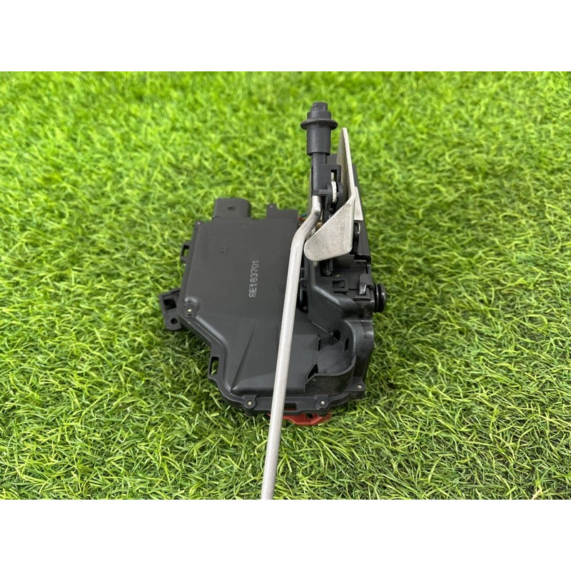 Замок двери (кузов и элементы) AUDI A4 B6 2.4BDV 8E1837016C