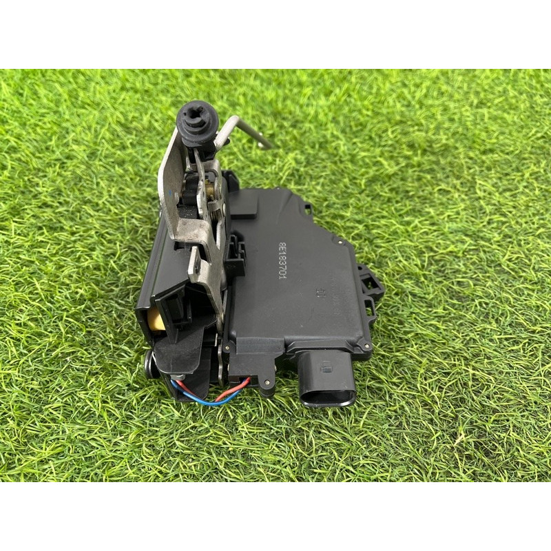 Замок двери (кузов и элементы) AUDI A4 B6 2.4BDV 8E1837016C
