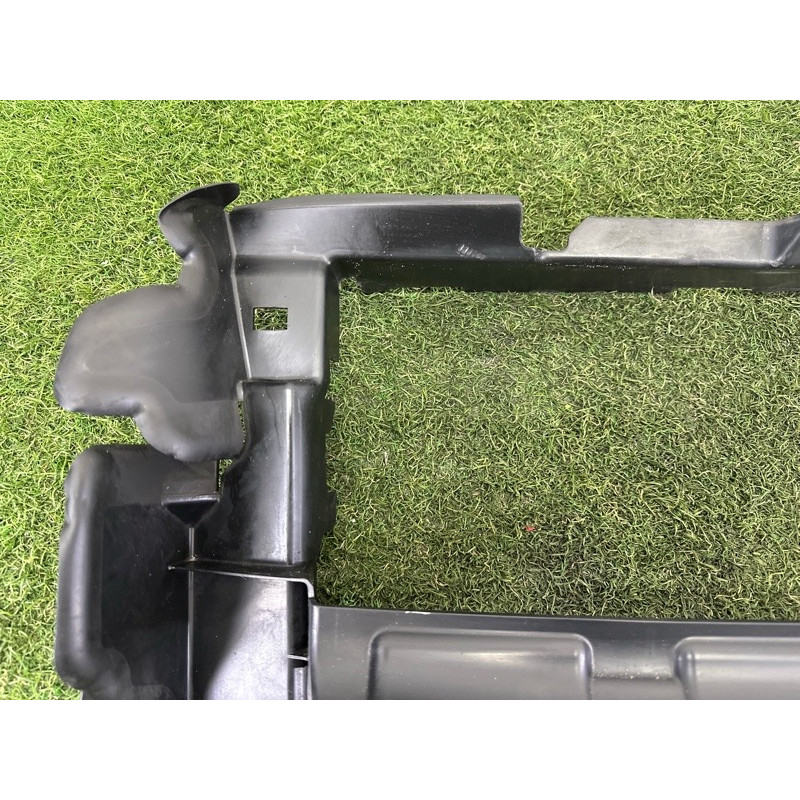 Воздуховод радиатора (кузов и элементы) LAND ROVER Range Rover Evoque L538 2016 2.0 LR048041