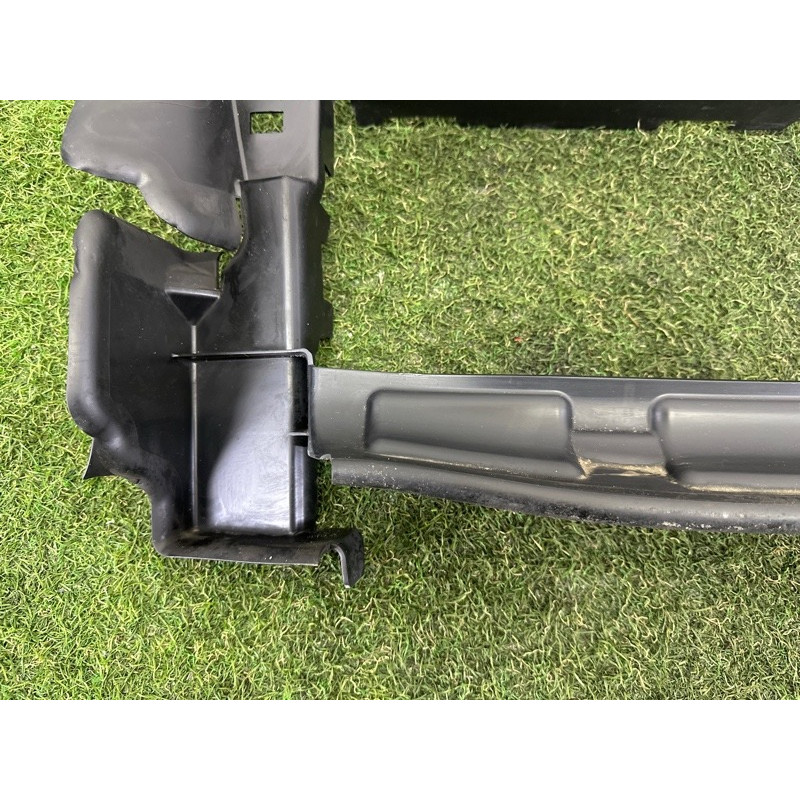 Воздуховод радиатора (кузов и элементы) LAND ROVER Range Rover Evoque L538 2016 2.0 LR048041