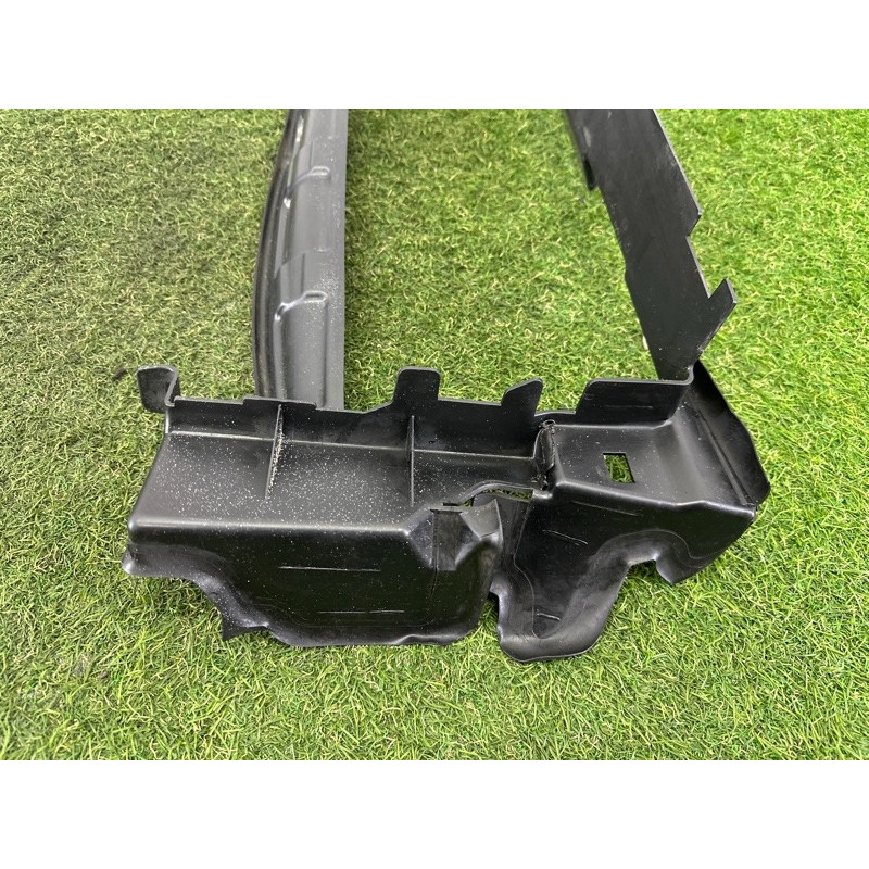 Воздуховод радиатора (кузов и элементы) LAND ROVER Range Rover Evoque L538 2016 2.0 LR048041