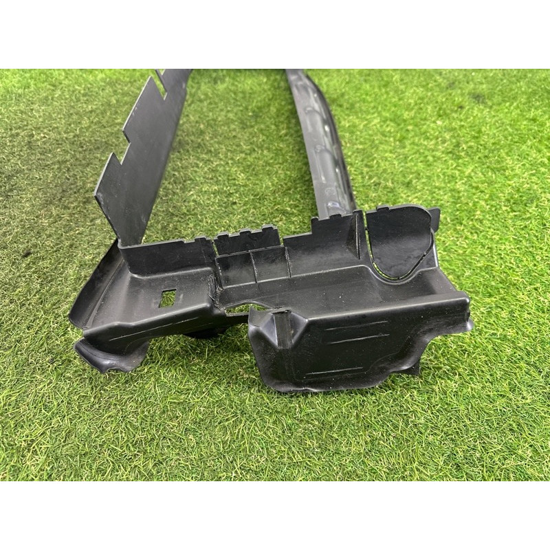 Воздуховод радиатора (кузов и элементы) LAND ROVER Range Rover Evoque L538 2016 2.0 LR048041