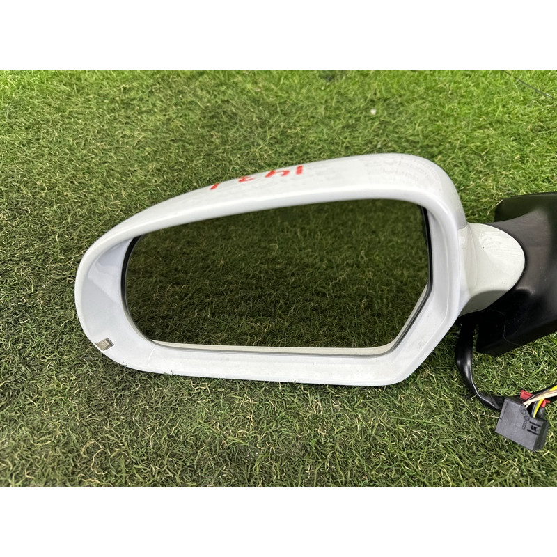 Зеркало (стекла и зеркала) AUDI A4 B8 2013 2.0 TFSI 8K1857409E01C