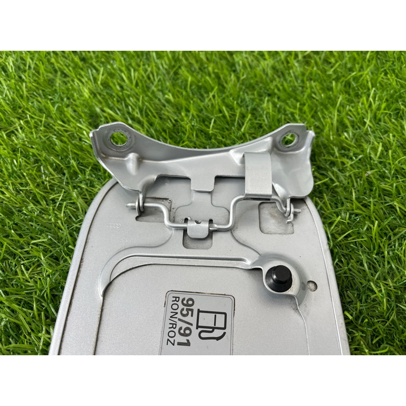 Лючок топливного бака (кузов и элементы) AUDI A4 B6 2.4BDV 8E0809905B