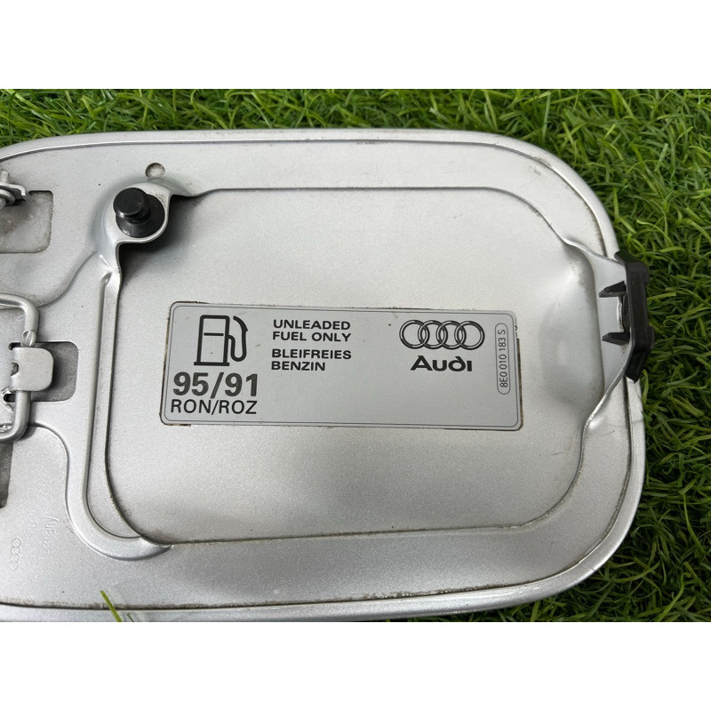 Лючок топливного бака (кузов и элементы) AUDI A4 B6 2.4BDV 8E0809905B