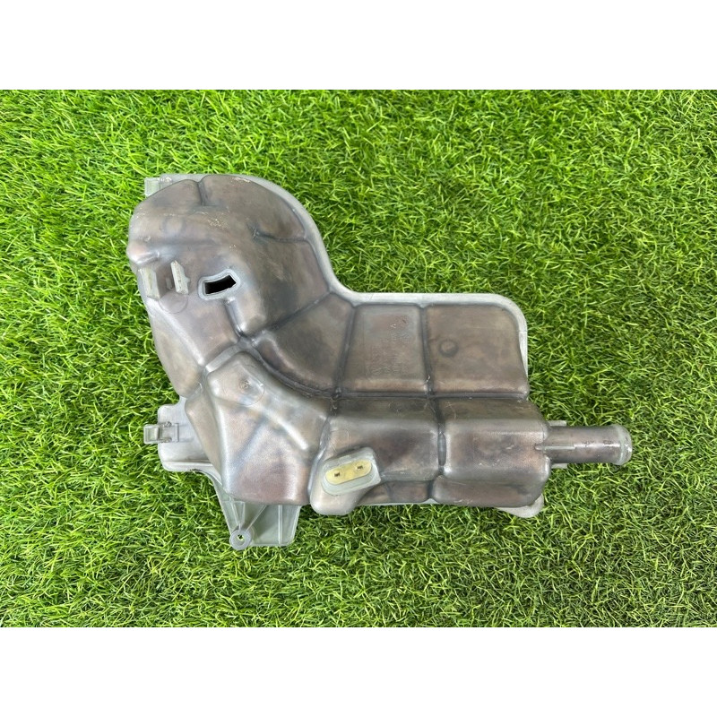 Бачок расширительный (система охлаждения) AUDI A4 B6 2.4BDV 8E0121403A