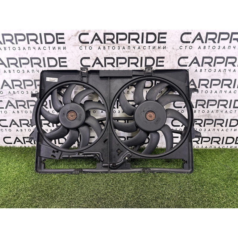 Вентилятор охлаждения радиатора (система охлаждения) AUDI A4 B8 2013 2.0 TFSI 8K0121207A