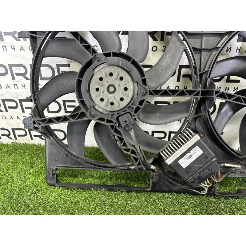 Вентилятор охлаждения радиатора (система охлаждения) AUDI A4 B8 2013 2.0 TFSI 8K0121207A