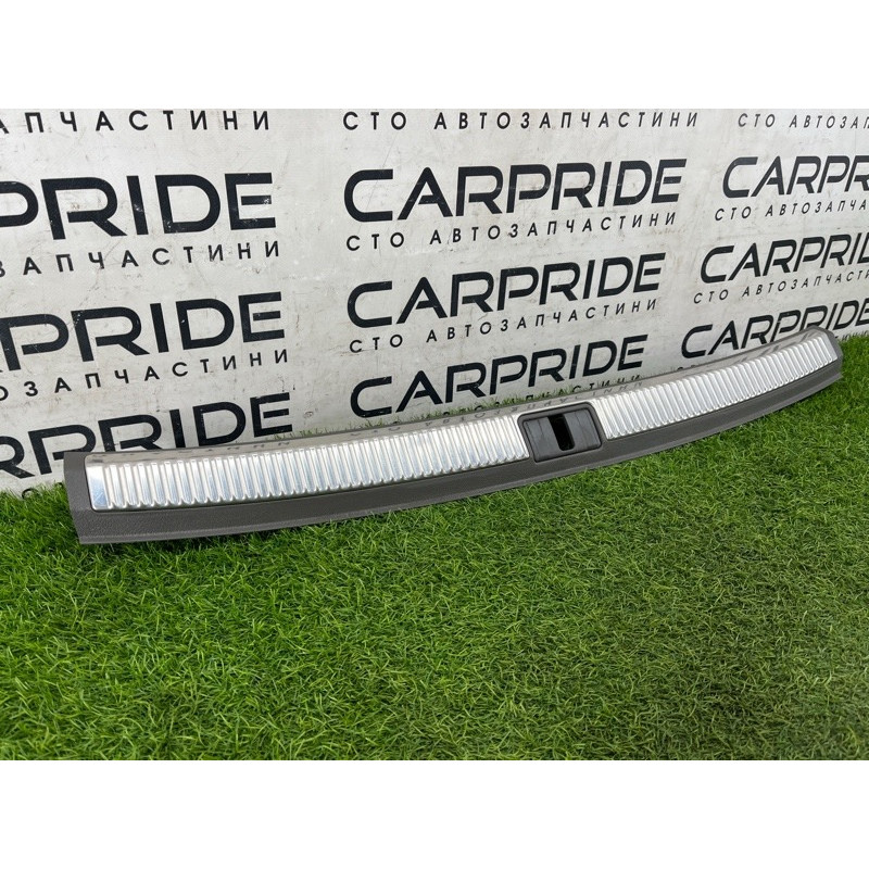 Накладка замка крышки багажника (салон) AUDI A4 B6 2.4BDV 8E9864483B24S