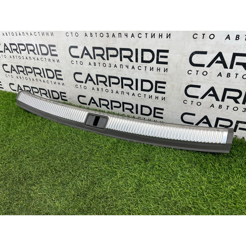 Накладка замка крышки багажника (салон) AUDI A4 B6 2.4BDV 8E9864483B24S