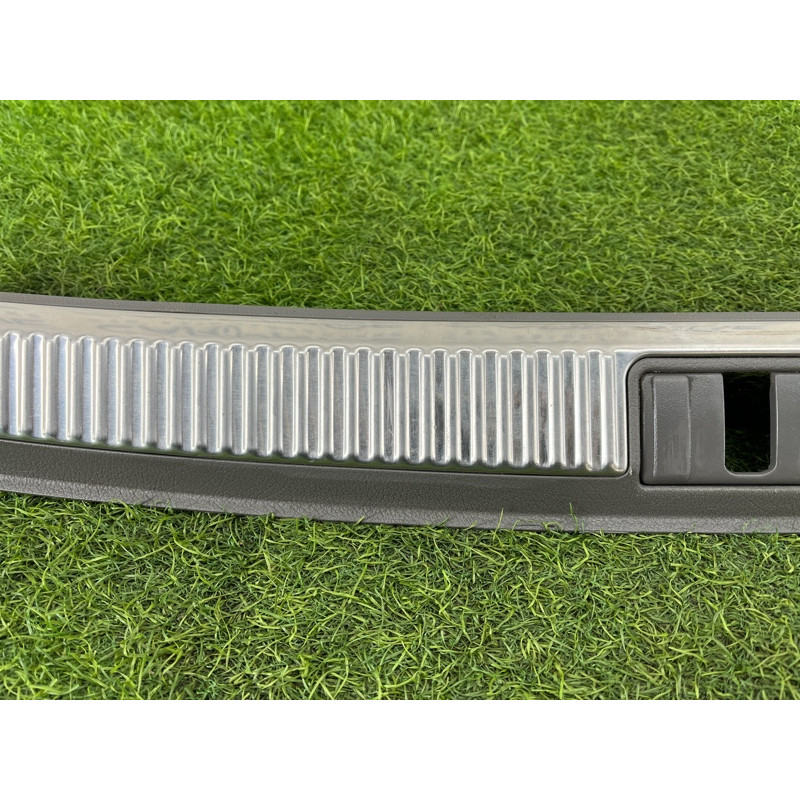 Накладка замка крышки багажника (салон) AUDI A4 B6 2.4BDV 8E9864483B24S