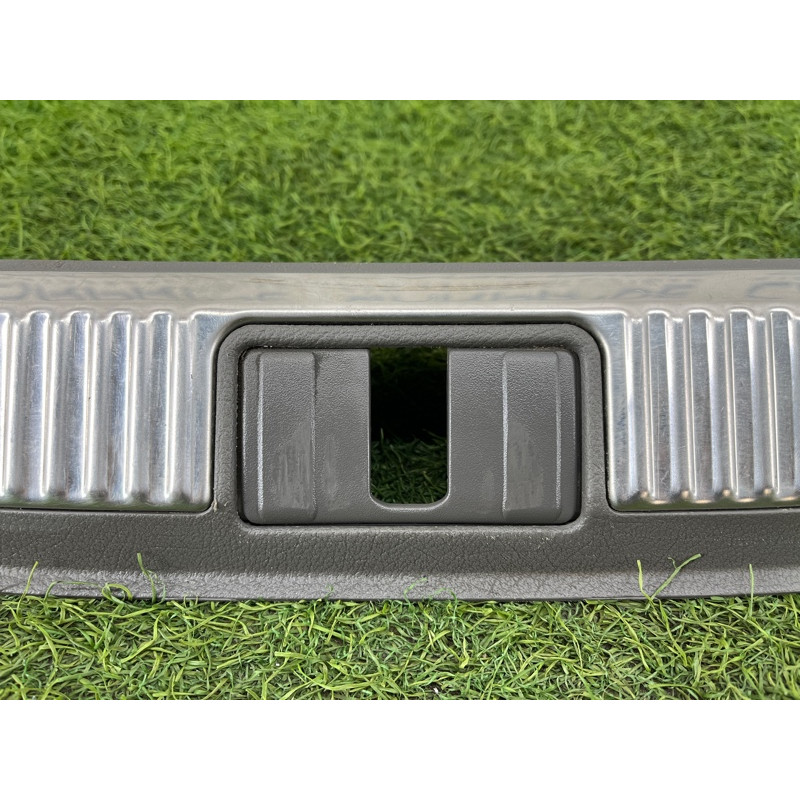 Накладка замка крышки багажника (салон) AUDI A4 B6 2.4BDV 8E9864483B24S