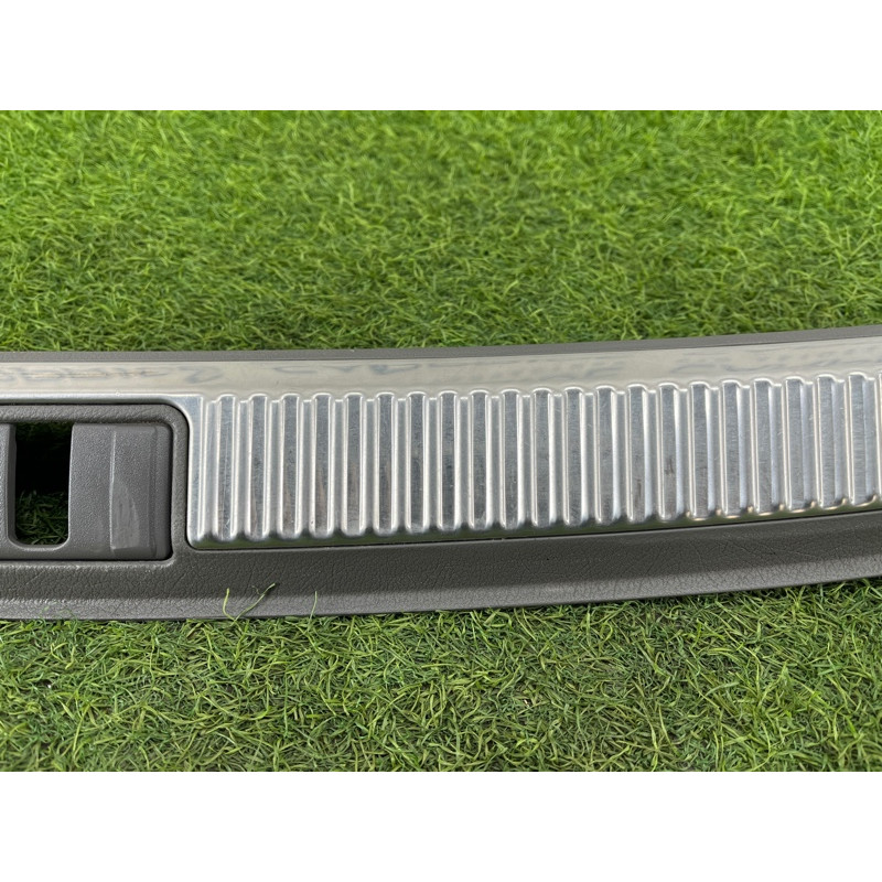 Накладка замка крышки багажника (салон) AUDI A4 B6 2.4BDV 8E9864483B24S