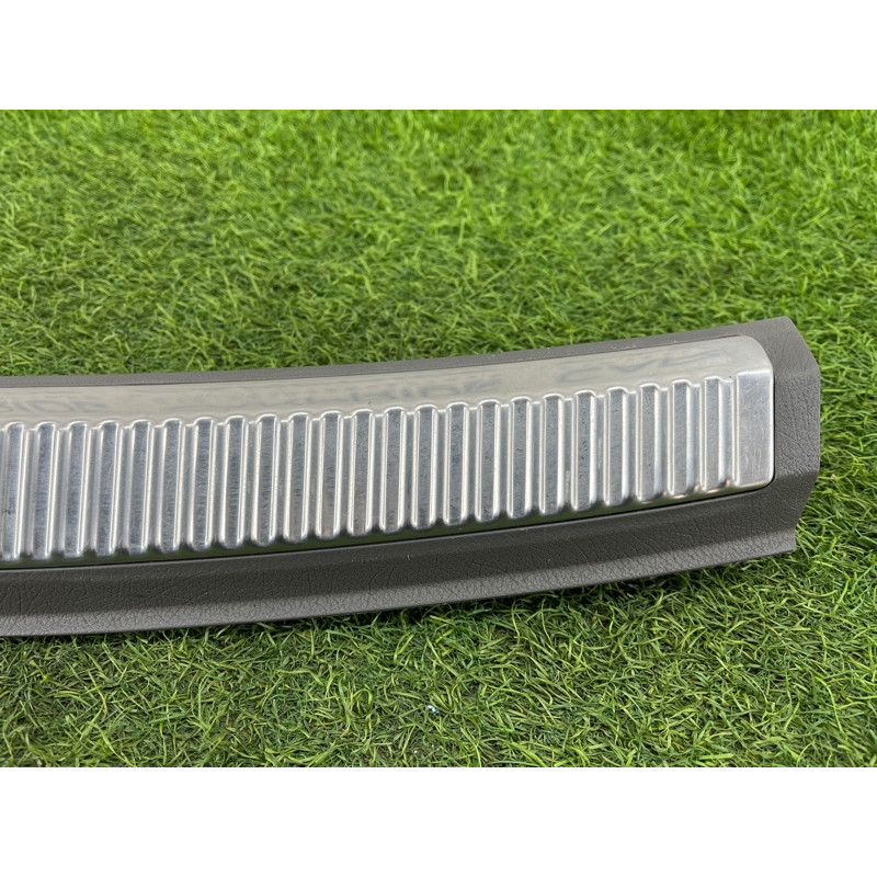 Накладка замка крышки багажника (салон) AUDI A4 B6 2.4BDV 8E9864483B24S