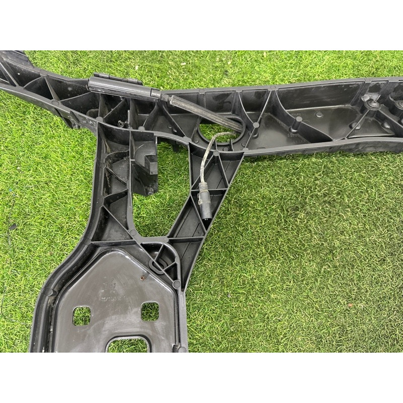 Телевизор (передняя часть кузова) (наружные элементы кузова) AUDI Q5 8R 2012 3.2 8R0805594B