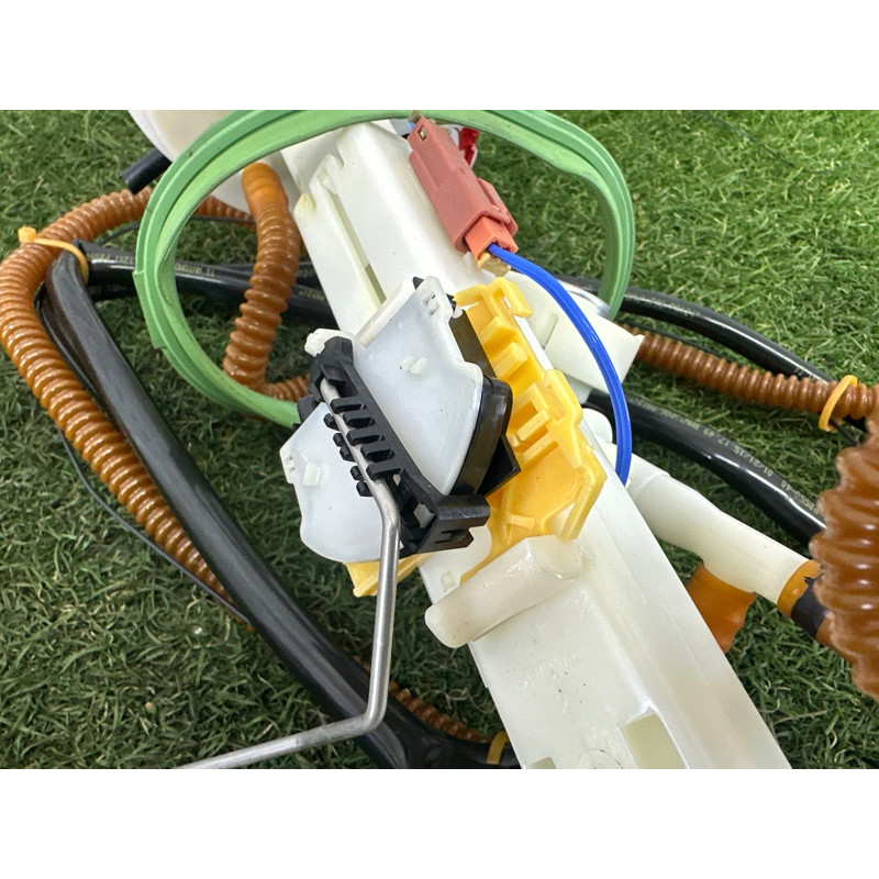 Датчик уровня топлива (электрика / датчики) BMW X5 F15 2015 4.4 16117212587