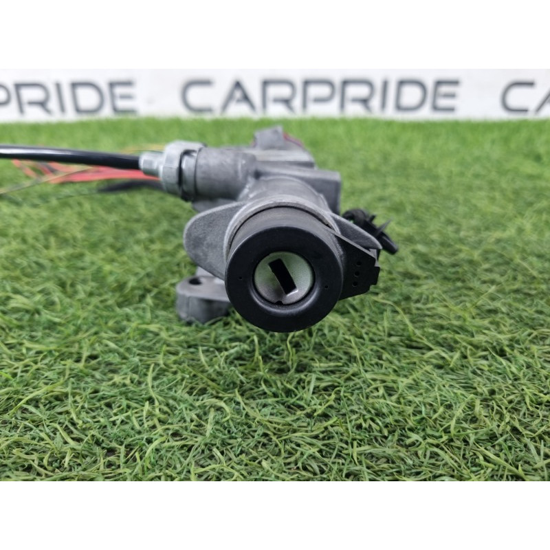 Личинка замка двери с ключом (кузов и элементы) AUDI A4 B6 2.4BDV 4B0905851B